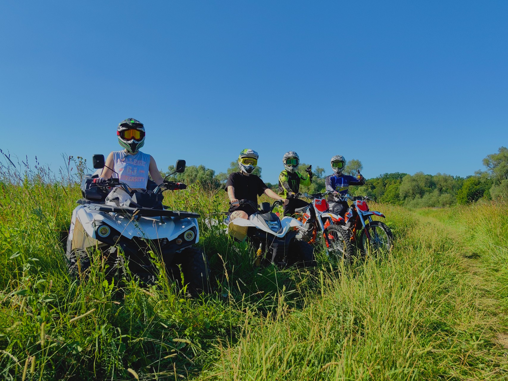 Мотоциклы у реки Оки